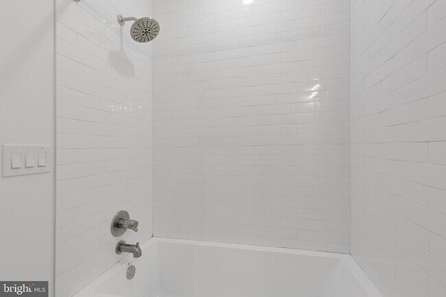 Building Photo - 2119 N Front St