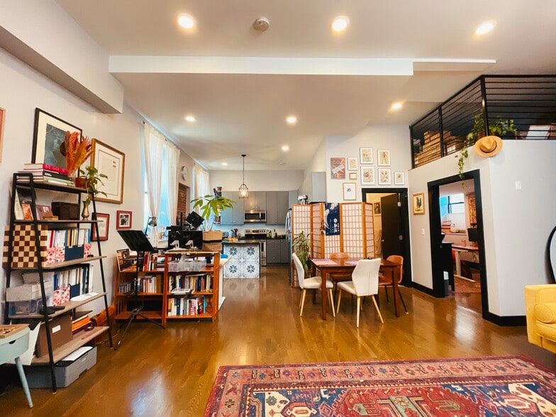 Building Photo - 444 Western Ave