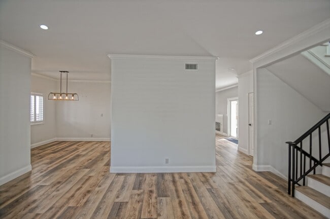 Building Photo - Beautifully Remodeled, Detached Front Town...