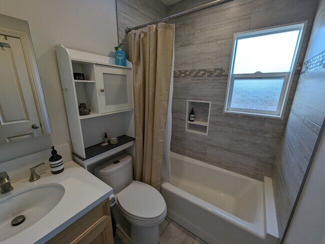 Building Photo - 2571 S Bundy Dr