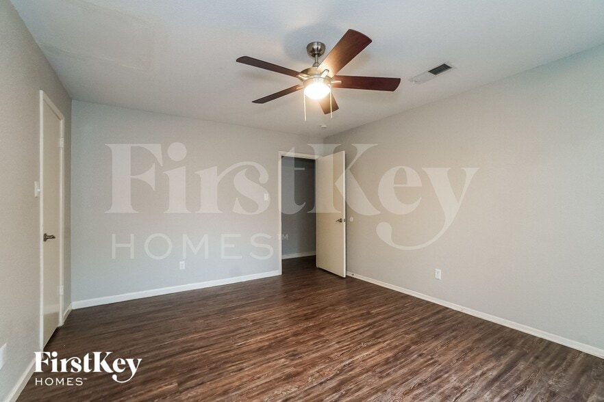 Building Photo - 6914 Leandra Dr