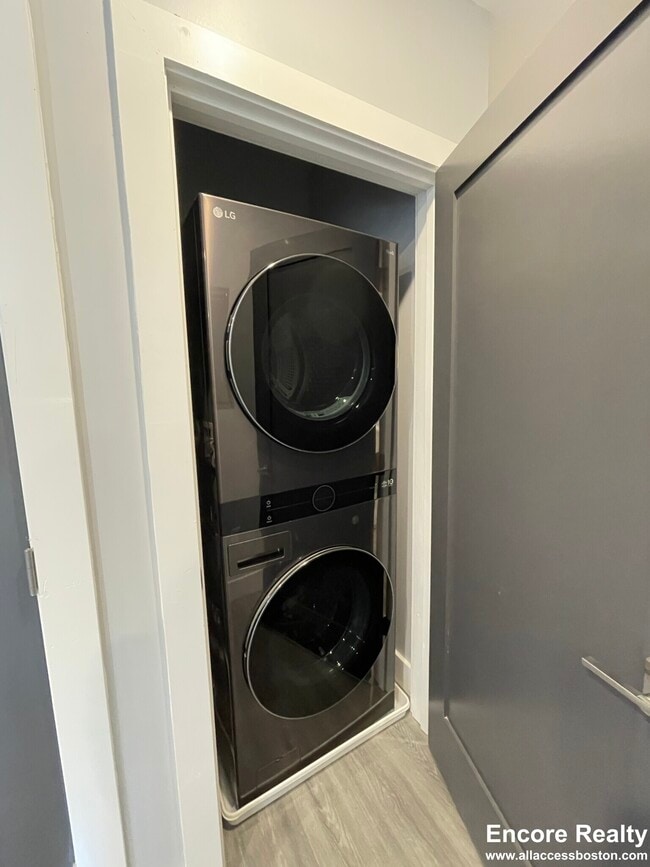 Building Photo - 365 Western Ave