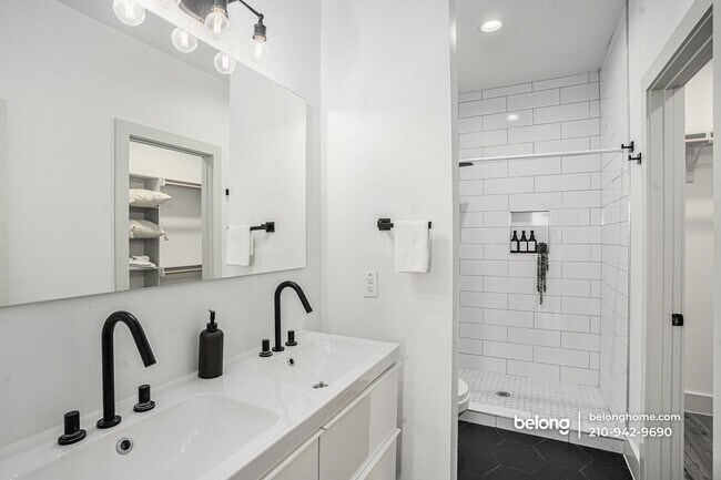 Building Photo - 321 Porter St