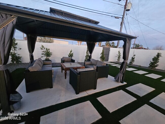 Building Photo - 2817 N 71st Pl