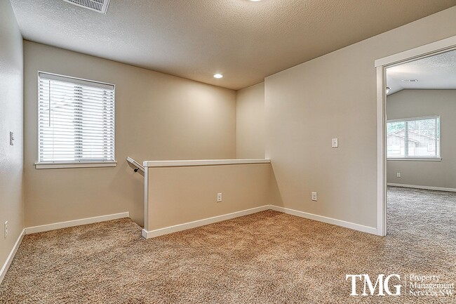 Building Photo - 3 Bedroom/2.5 Bath With Fenced Backyard, W/D Included, and AC!