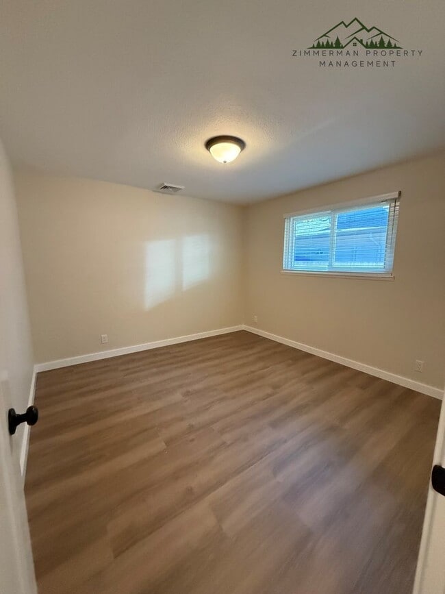 Building Photo - Updated Churchill 3 bedroom 2 bathroom Home