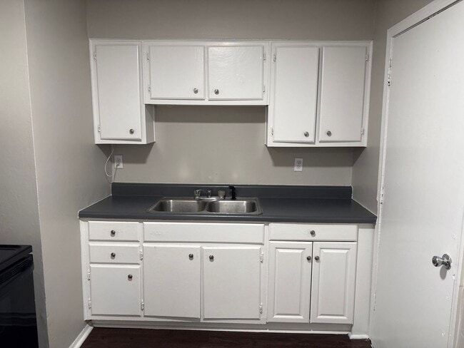 Building Photo - Very Nice Home in Raleigh - Open To Section 8