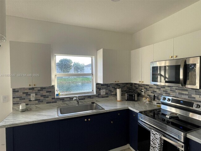 Building Photo - 1636 SE 30th St