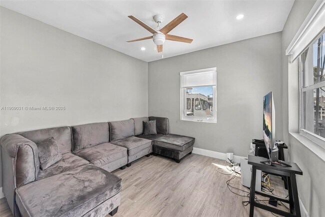 Building Photo - 3705 NW 35th Ave