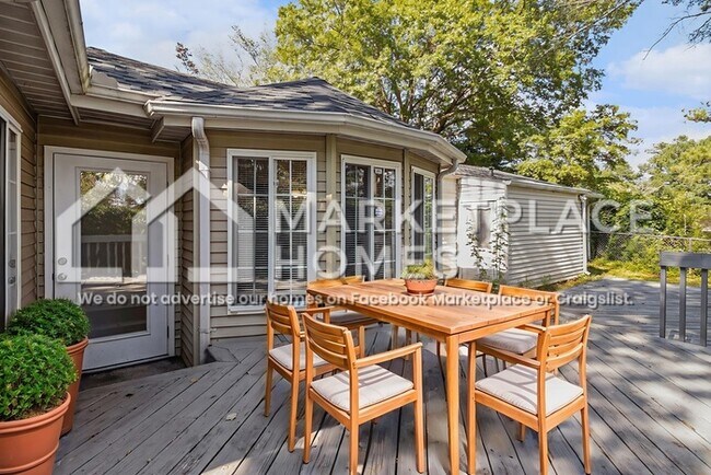 Building Photo - 1570 Meadowview Dr