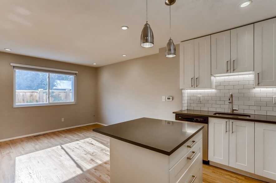 Building Photo - 1327 Pine St