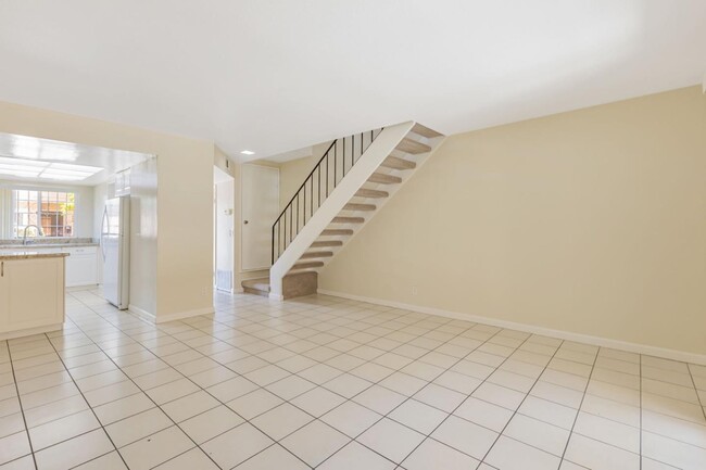 Building Photo - 985 Bellhurst Ave