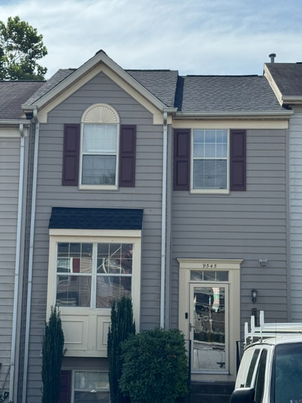 Building Photo - 9545 Tudor Oaks Dr