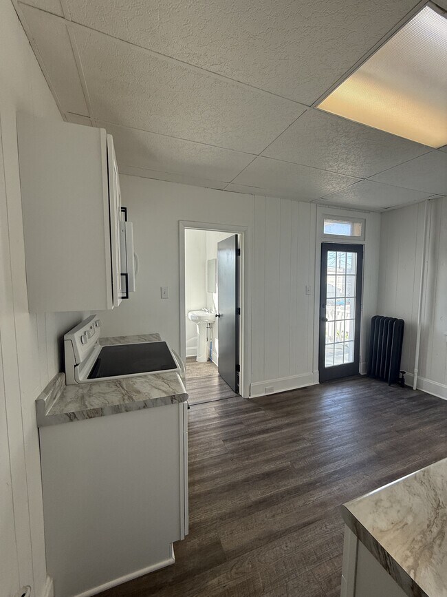 Building Photo - 3005 Derry St