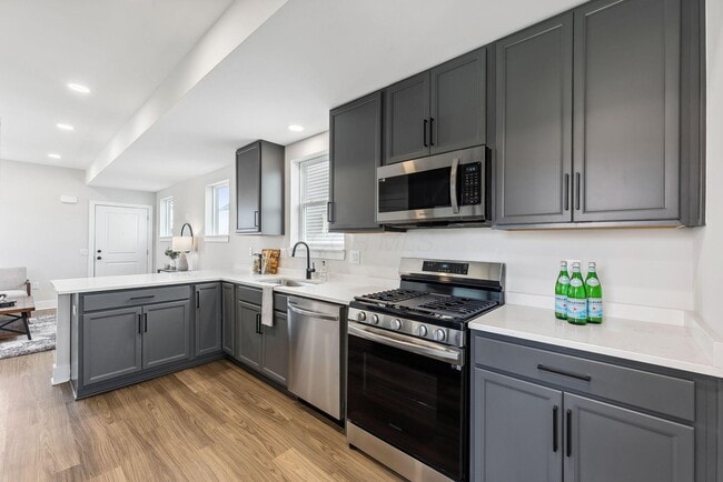 Building Photo - 283 N 18th St