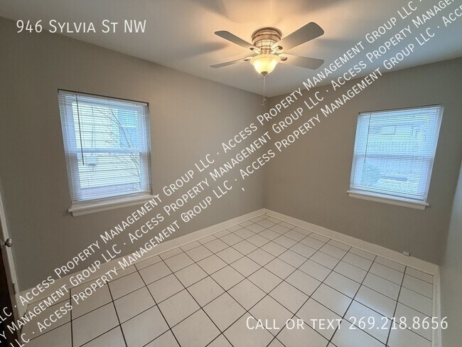 Building Photo - 946 Sylvia St NW