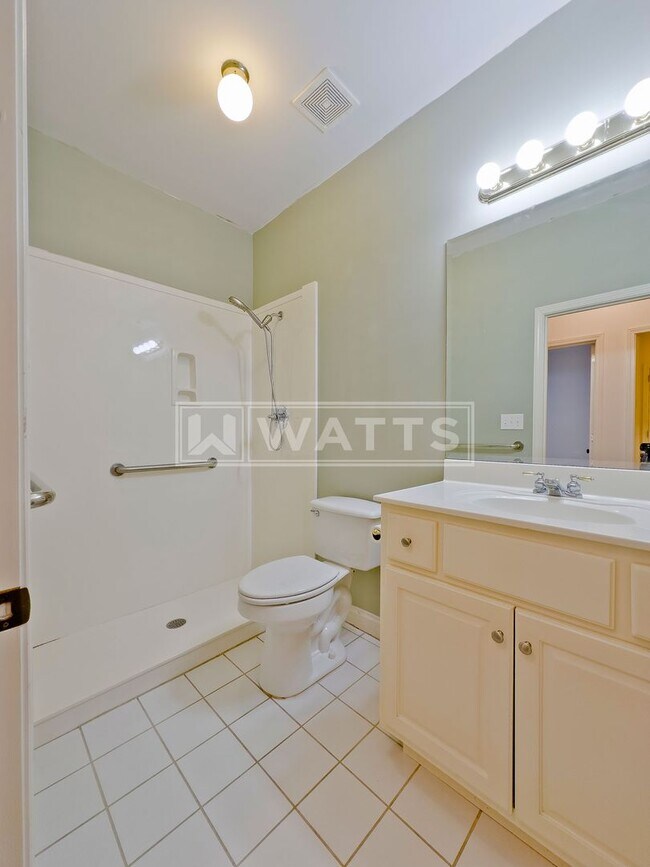 Building Photo - Spacious 3-Bed, 2-Bath Riverchase Garden Home