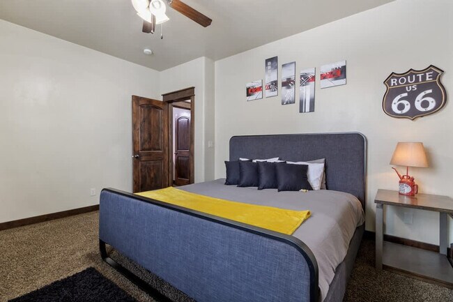 Building Photo - 5605 N Morpheus Pl