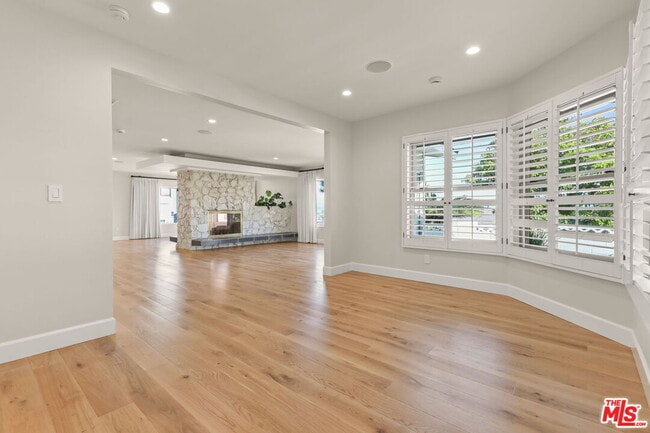 Building Photo - 4102 Cloverdale Ave