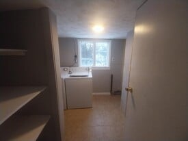 Building Photo - 115 King St