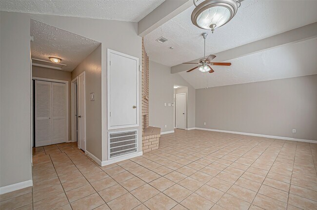 Building Photo - 7111 Village Lake Dr