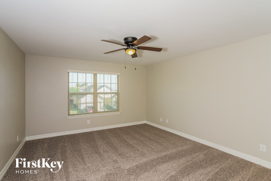 Building Photo - 3120 Half Moon Dr