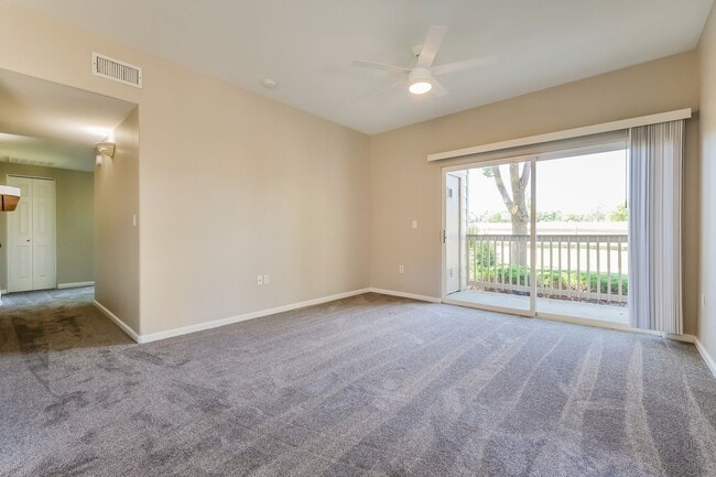 Building Photo - SW Littleton 3BR / 2BA Ground-Level Condo with Park Views!