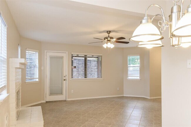 Building Photo - 9322 Kingsflower Cir