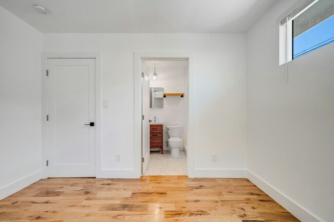 Building Photo - 2320 Alta St