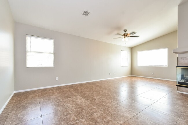 Building Photo - 3920 Wainscot Ct