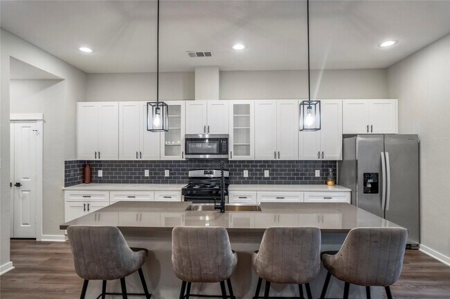 Building Photo - 8474 Berry Green Ln