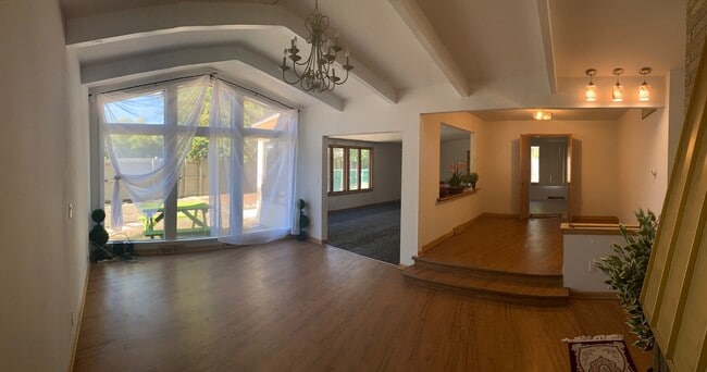 Building Photo - 454 E Fox Dale Ct