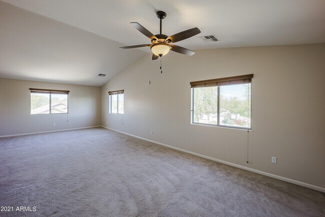 Building Photo - 10938 W Meadowbrook Ave