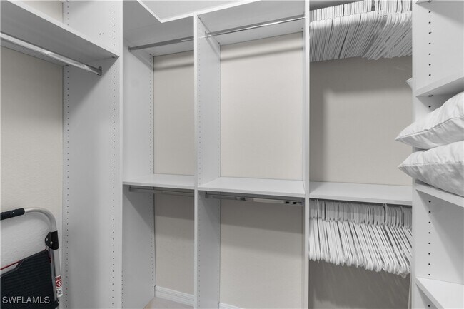 Building Photo - 9727 Acqua Ct