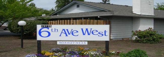 Building Photo - Quailwood Apartments