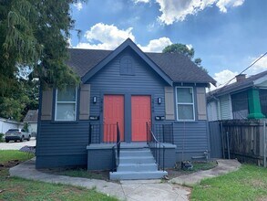 Building Photo - 2746 Gladiolus St