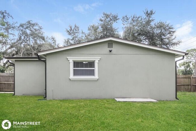 Building Photo - 505 E Palmetto Ave