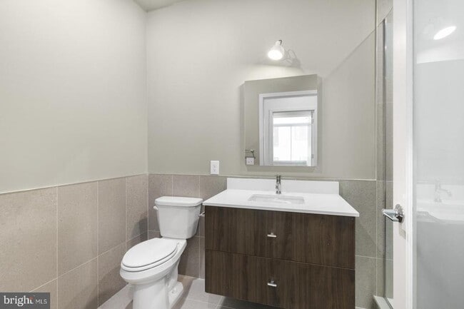 Building Photo - 525 N 41st St