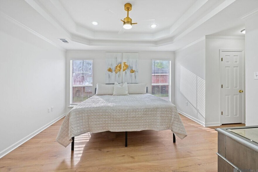 Building Photo - 18482 Lake Iris Ave