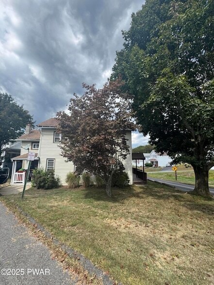 Building Photo - 93 Wayne St