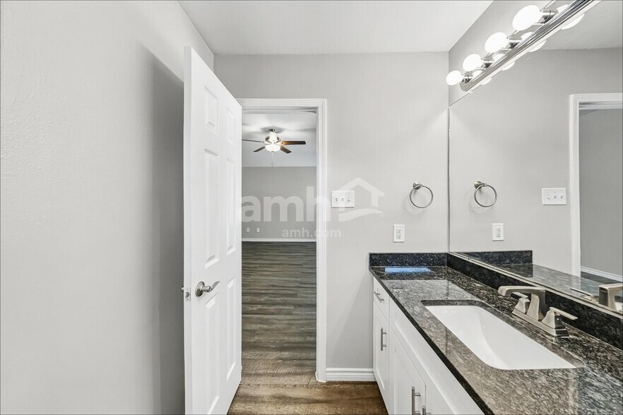 Building Photo - 13211 Ambrosa Dr