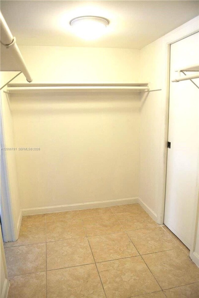 Building Photo - 2160 SW 16th Ave