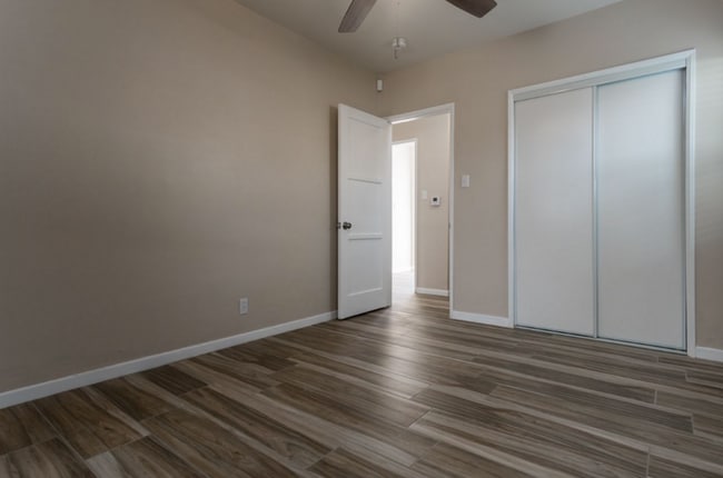 Building Photo - Completely renovated 1 bed, 1 bath house with yard