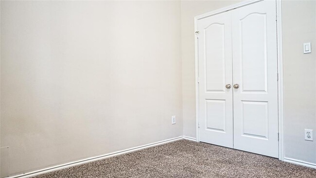 Building Photo - 9959 Driftwood Park Dr