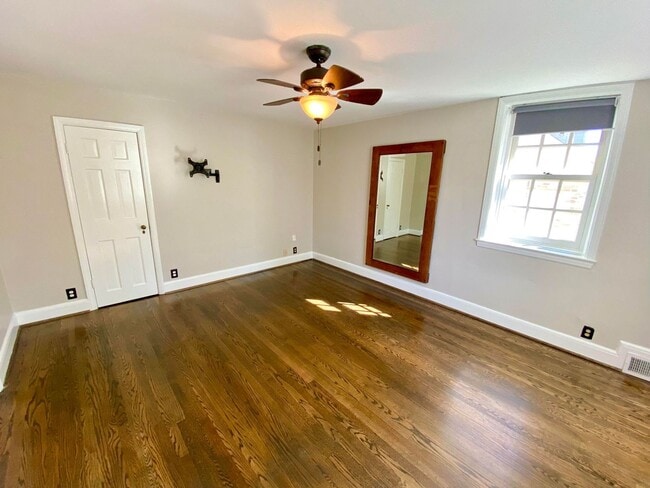 Building Photo - Stunning 4 Bed/3.5 Bath Historic Home - Be...