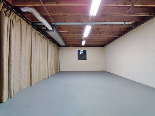 Building Photo - 1520 Chippewa Dr