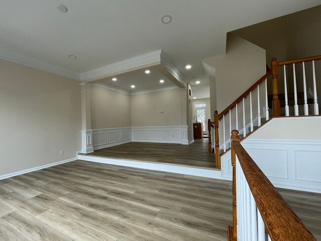 Building Photo - Elegant And Spacious 3 Bed 3.5 Bath Townhome In Vibrant Loudon Parkway Center