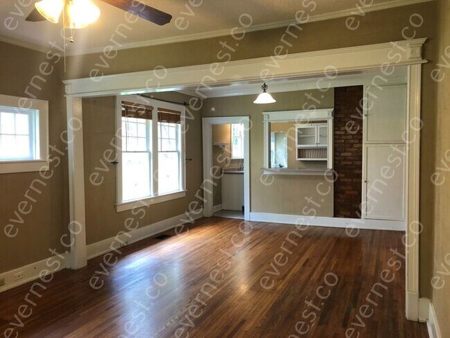Building Photo - 604 Lytle St