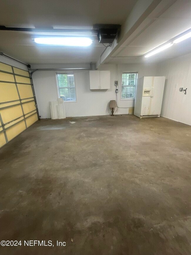 Building Photo - 3904 Hollingsworth St