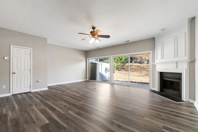 Building Photo - Beautiful End-Unit Townhome in Sought-After Breckenridge!